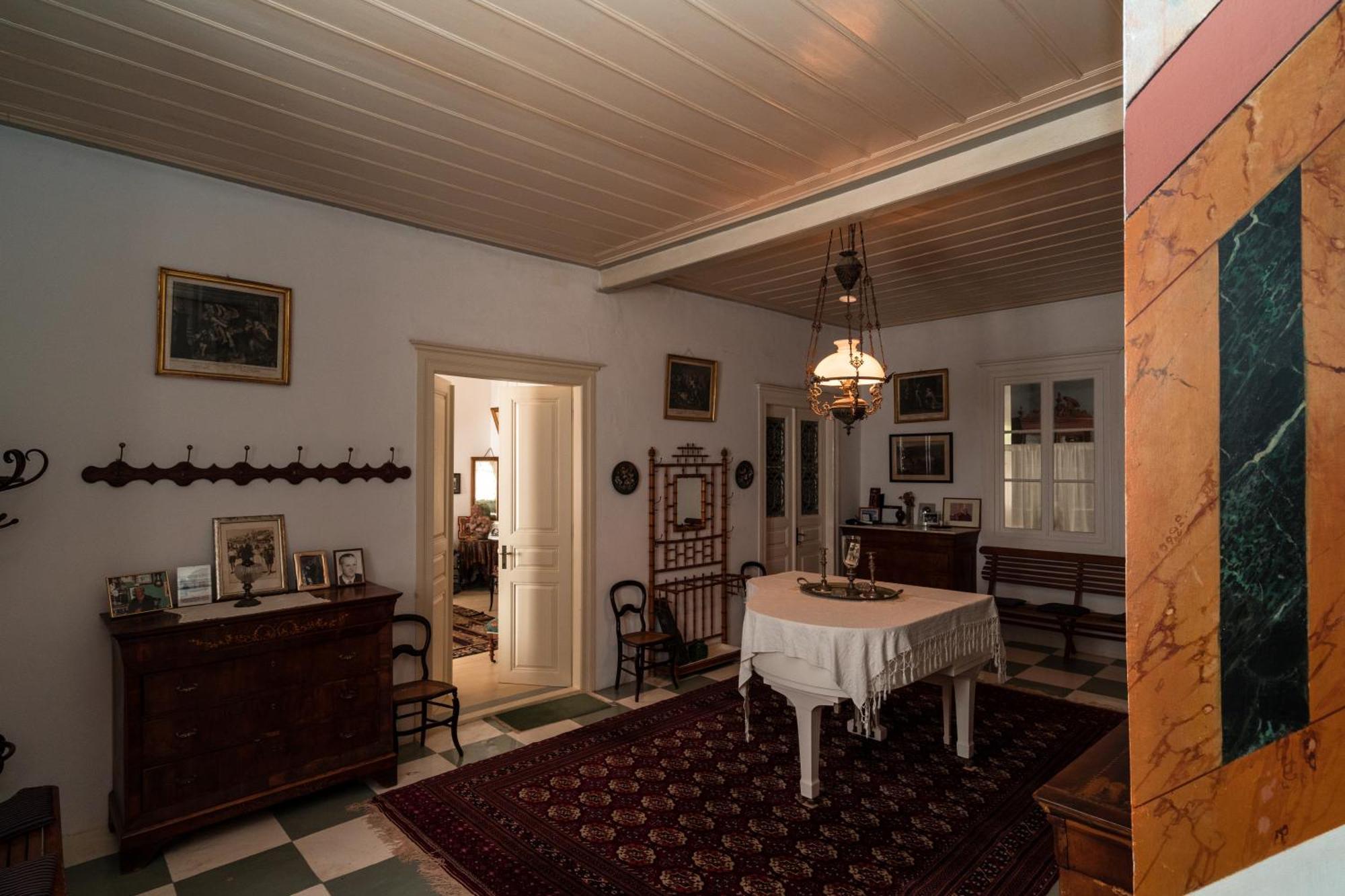 Rafalias Mansion Идра Экстерьер фото